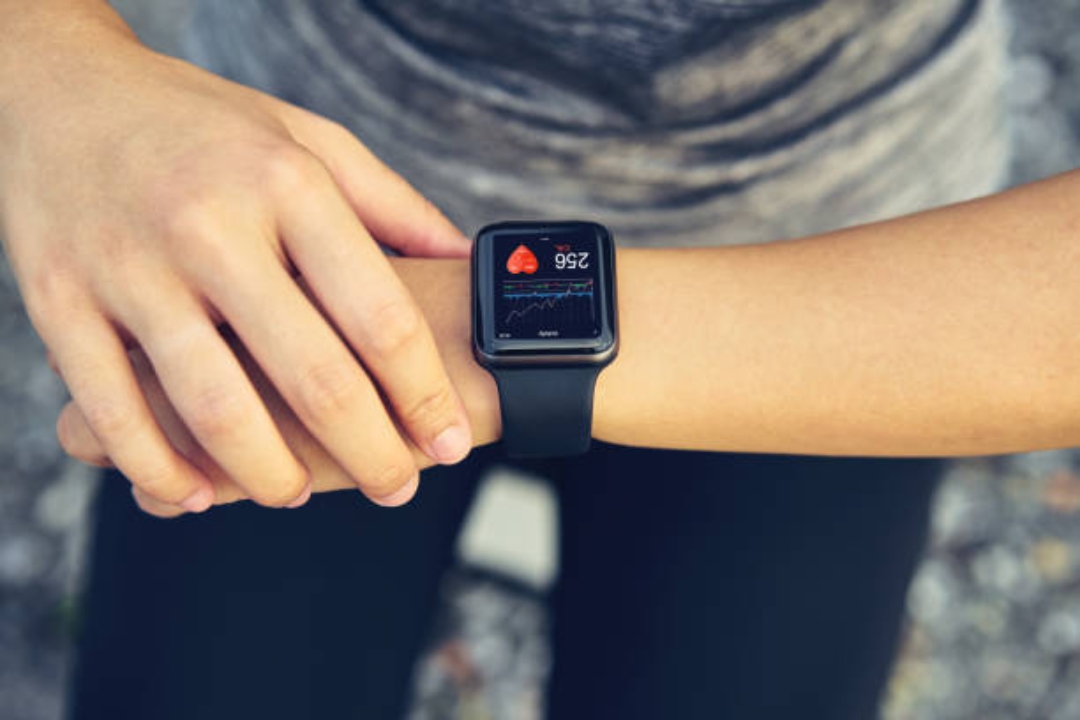 Use an App to Keep Track of Your Movement, Sleep, and Heart Rate   